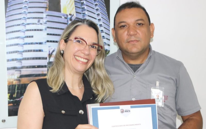 Vigilante ganha certificado de honestidade após devolver dinheiro