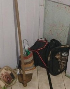 Homem utilizou enxada para ameaçar menor de idade em Timbó – Foto: Divulgação/PMSC/ND