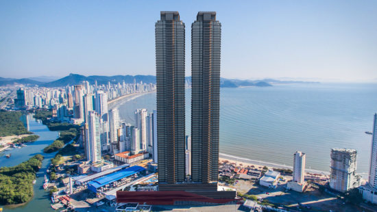 Em Balneário Camboriú, maior prédio da América Latina tem elevador mais rápido do país