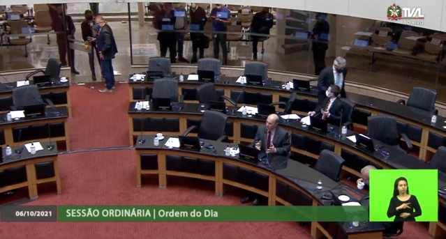 Líder do governo, José Milton falou para plenário praticamente vazio &#8211; Foto: TVAL/ND