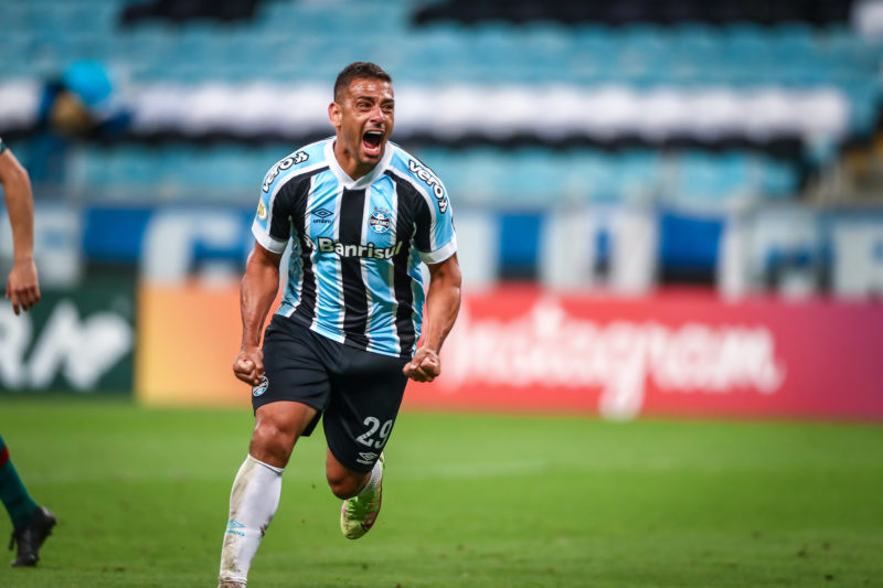 Diego Souza comemora o gol da vitória gremista no duelo de tricolores. - Foto: Lucas Uebel/Gremio FBPA