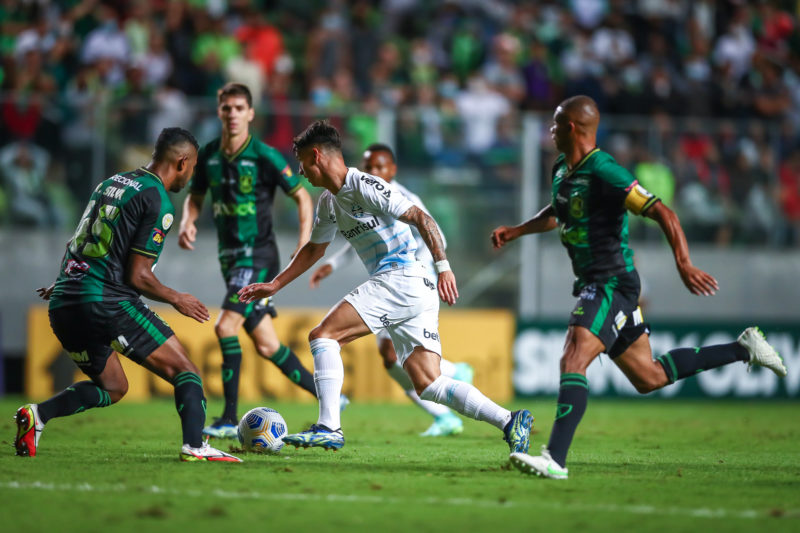 Tricolor lutou, mas derrota torna mais difícil que o time consiga escapar do rebaixamneto. - Foto: Lucas Uebel/Gremio FBPA