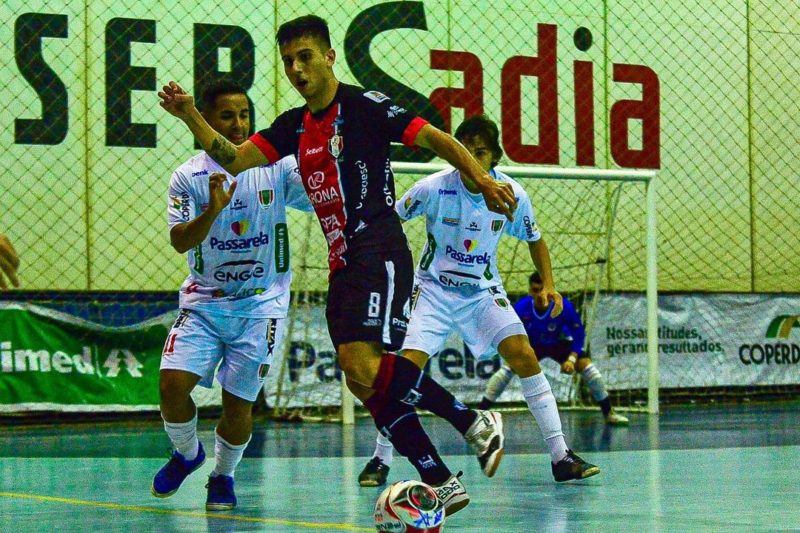 Com direito a hat-trick, JEC Futsal vence o Concórdia no primeiro jogo da final do Catarinense Sub-20 &#8211; Foto: Ricardo Artifon/Divulgação/ND