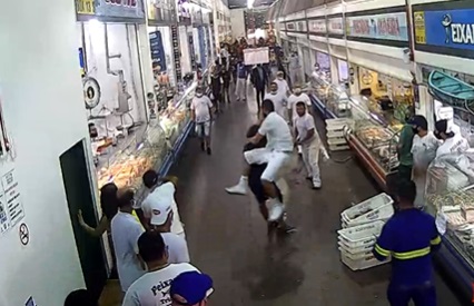 Briga generalizada &eacute; flagrada por c&acirc;mera de monitoramento – Foto: Divulga&ccedil;&atilde;o/ND