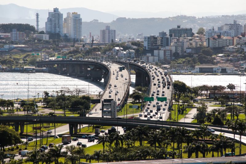 Pontes de acesso à Ilha de Florianópolis agora contam com câmeras de segurança para leitura de placas de veículos &#8211; Foto: Cristiano Estrela/Secom/Divulgação/ND