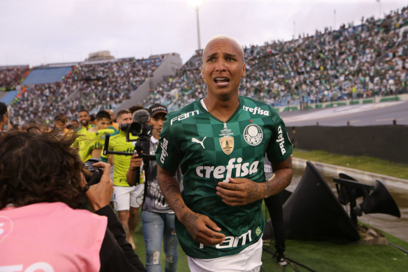 Palmeiras vence Flamengo com Deyverson herói na prorrogação e é