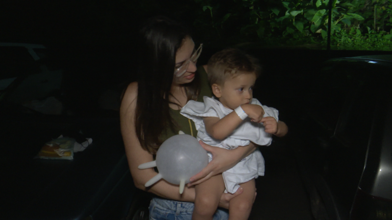 Benjamin Grotti Lima foi levado ao hospital ap&oacute;s desabamento de cal&ccedil;ada em Joinville – Foto: Ricardo Alves/NDTV