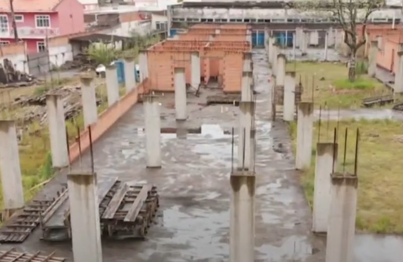 Ordem de servi&ccedil;o para reforma do Col&eacute;gio Aderbal Ramos, em Florian&oacute;polis, &eacute; assinada – Foto: Reprodu&ccedil;&atilde;o/NDTV RecordTV