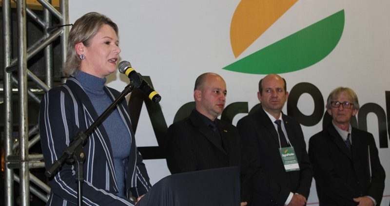A presidente da Epagri, Edilene Steinwandte, foi uma das autoridades estaduais a prestigiar a abertura da Feira Agroponte. – Foto: Divulgação