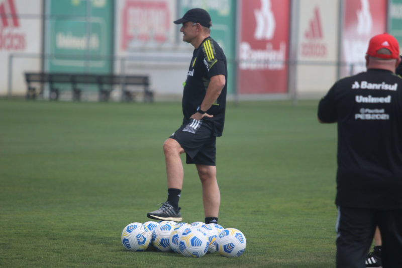 T&eacute;cnico do Inter ter&aacute; refor&ccedil;os para o cl&aacute;ssico – Foto: Ricardo Duarte/Inter/Divulga&ccedil;&atilde;o