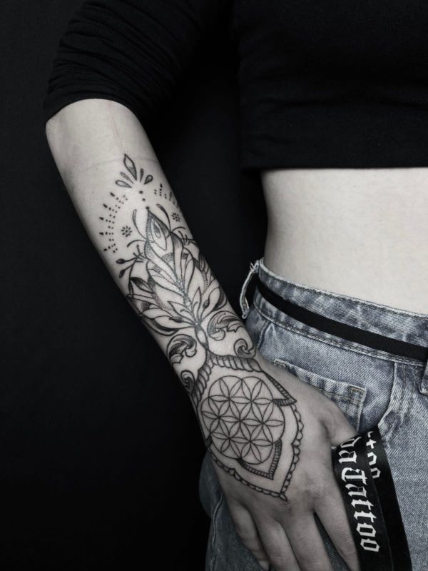 Tatuagem: arte que enaltece o corpo, conheça a história do tatuador Driin