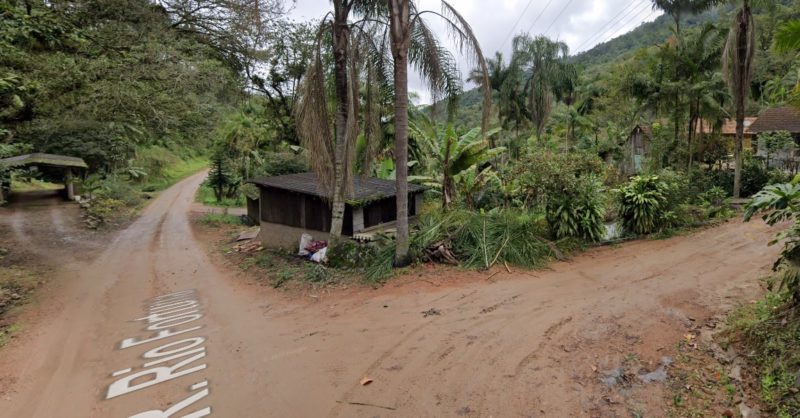 mulher é amarrada durante assalto