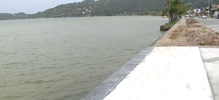 Obra na Avenida das Rendeiras, em Florian&oacute;polis – Foto: Reprodu&ccedil;&atilde;oNDTV