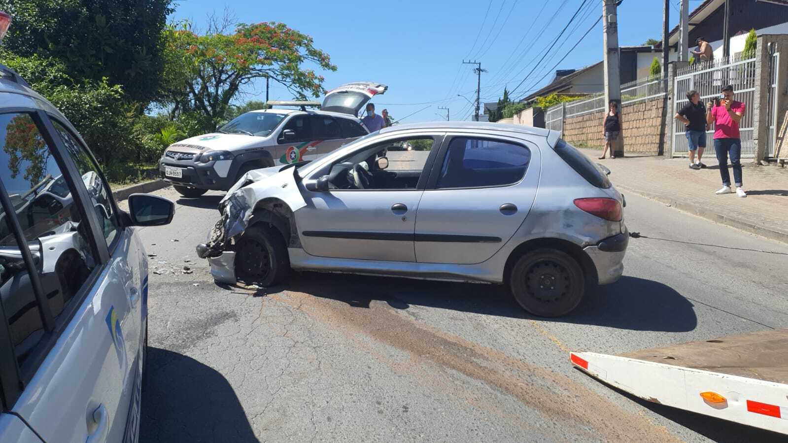 Motorista Embriagado Provoca Acidente Em Blumenau Na Tarde Desta ...