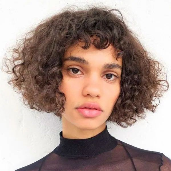 Descubra a franja de cabelo queridinha pelos fashionistas