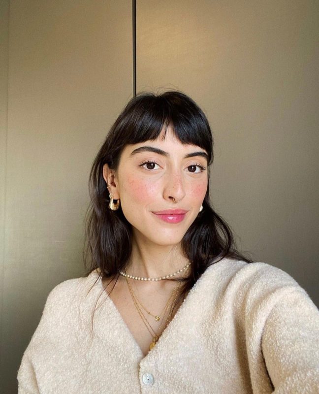  Descubra a franja de cabelo queridinha pelos fashionistas