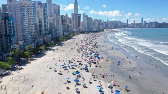 Bombinhas, no litoral de SC, cobrará taxa para entrar na cidade -  09/09/2014 - UOL Notícias