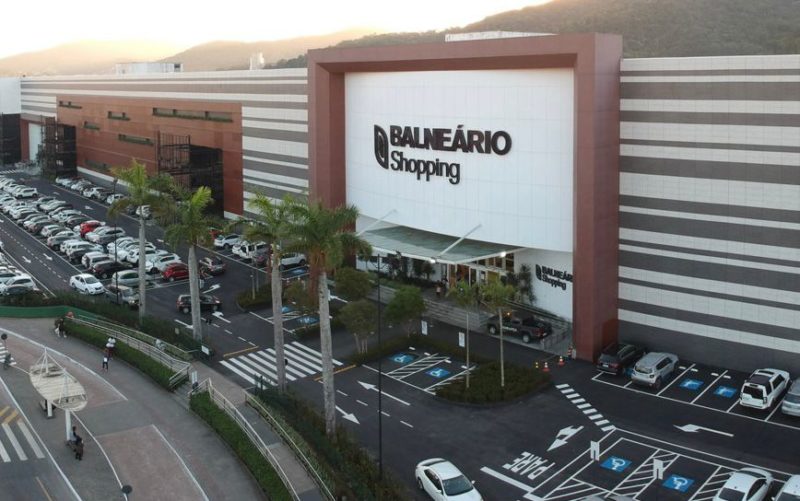 Com verão chegando, Balneário Camboriú abre mais de 300 vagas de emprego temporárias – Foto: Balneário Shopping/Divulgação