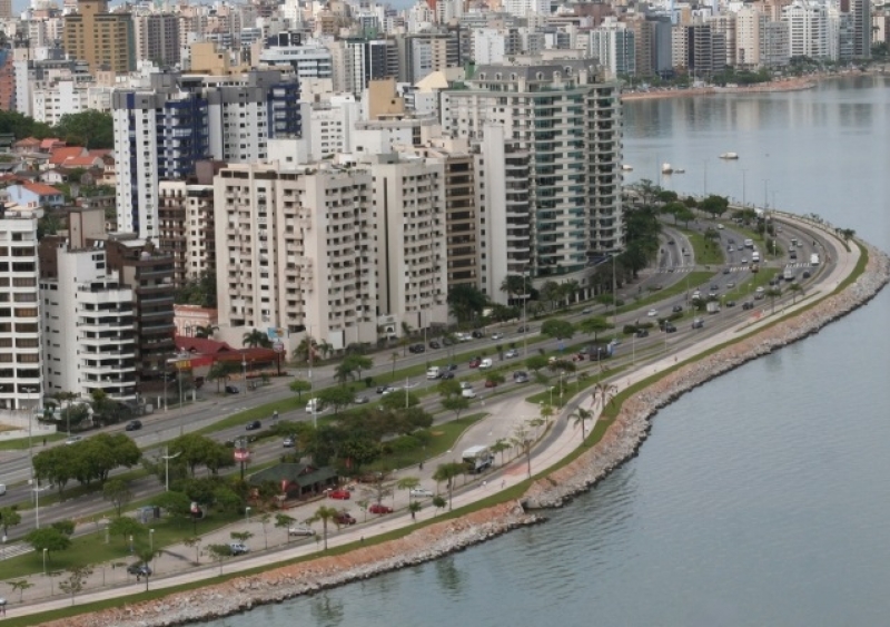 Avenida Beira-Mar Norte vai ganhar mais duas pistas – Foto: Divulgação / PMF