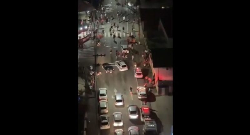Briga generalizada aconteceu no Centro de Brusque – Foto: Reprodução