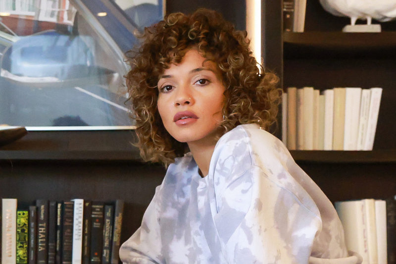 Cantora de banda americana urina em fã durante show