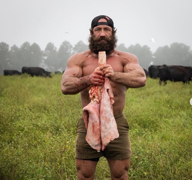 Brian Johnson se denomina, nas redes sociais, “CEO do estilo de vida ancestral” – Foto: Internet/Reprodu&ccedil;&atilde;o/ND