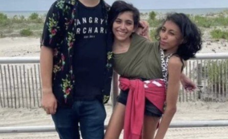 Lupita sempre aparece nas fotos da irm&atilde;, Carmen: “segurando vela” – Foto: Reprodu&ccedil;&atilde;o