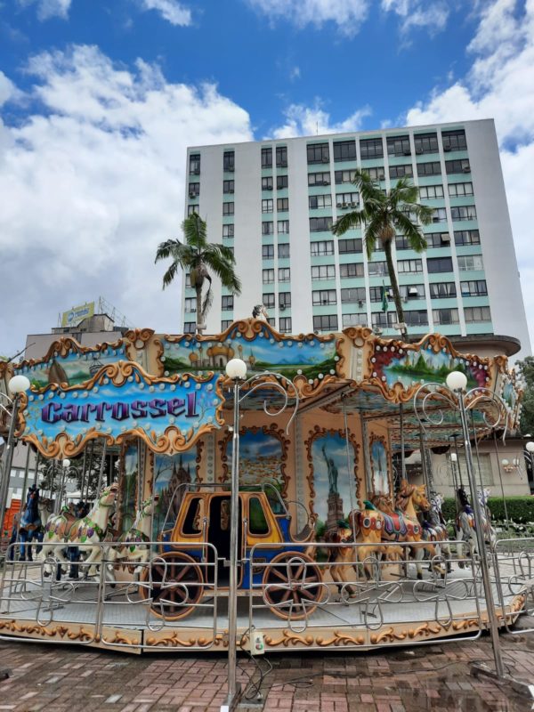 Carrossel ser&aacute; aberto ao p&uacute;blico no dia 22 de novembro e faz parte das instala&ccedil;&otilde;es e programa&ccedil;&atilde;o do Natal em Joinville – Foto: Mariana Nespolo Vomstein/Divulga&ccedil;&atilde;o/ND