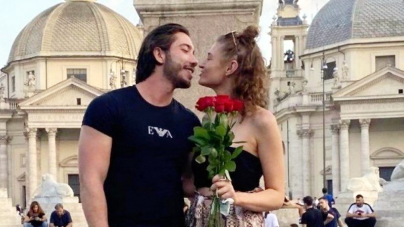 Professora pede folgas para &lsquo;resolver problemas&rsquo; e &eacute; fotografada se divertindo em Roma &mdash; Foto: Reprodu&ccedil;&atilde;o/ND