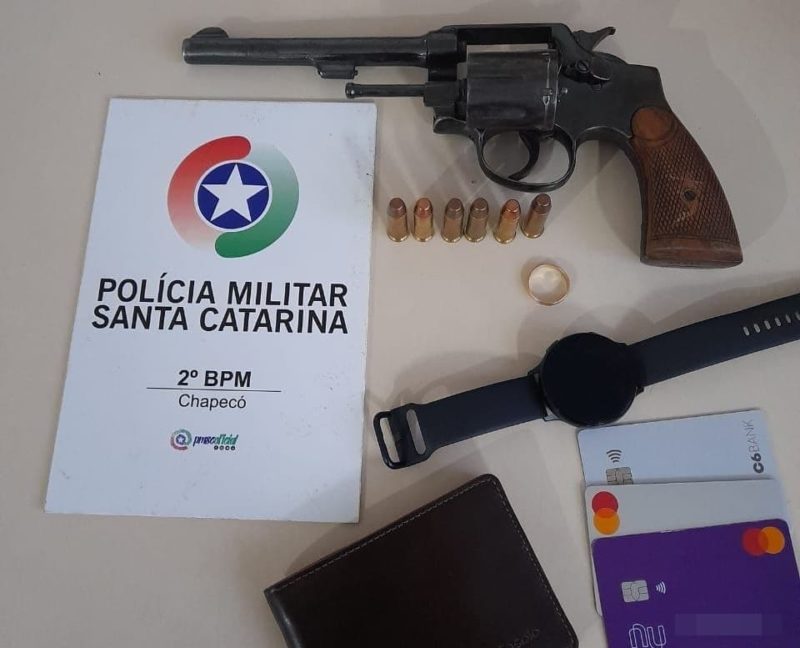 Objetos apreendidos pela pol&iacute;cia – Foto: Pol&iacute;cia Militar/ND