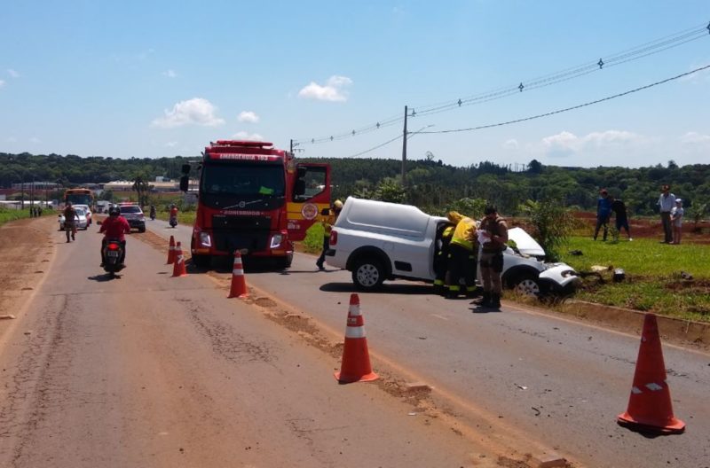 Homem de 24 anos morre em violenta batida em Chapec&oacute;&nbsp; &mdash; Foto: Corpo de Bombeiros Militar/ND
