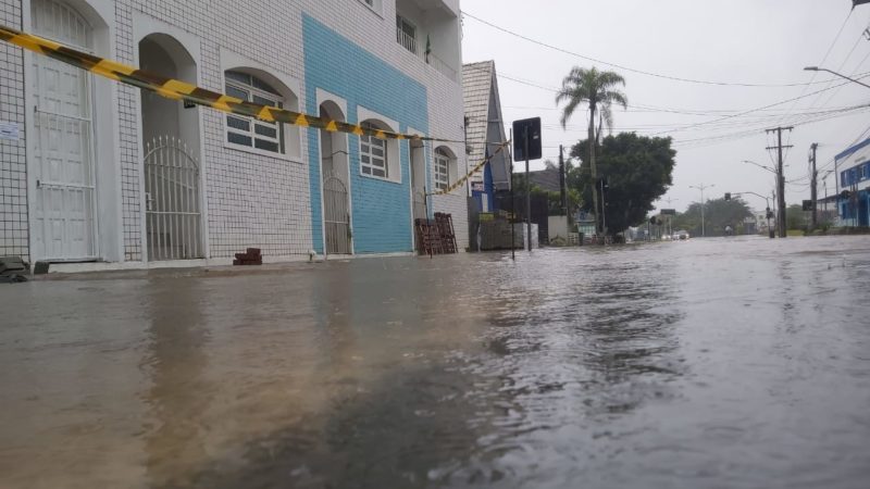 Rua Itajaí, em Joinville, ficou bastante alagada nos últimos dias &#8211; Foto: Kelly Borges/Arquivo/NDTV