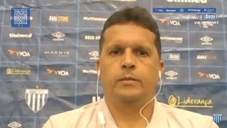 Claudinei Oliveira lamentou a derrota do Ava&iacute; neste s&aacute;bado – Foto: Reprodu&ccedil;&atilde;o/TV Ava&iacute;