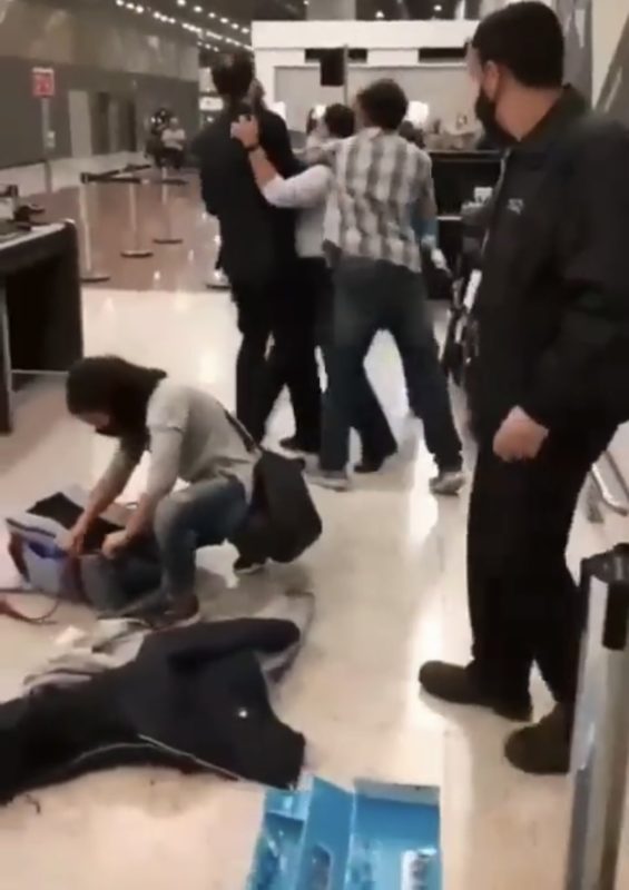 Passageiro e funcionário de companhia aérea brigam em aeroporto de SP após coelho ser impedido de embarcar &#8211; Foto: Reprodução/Internet