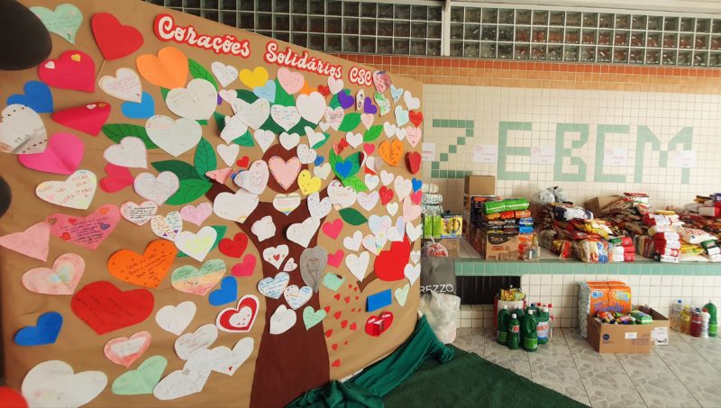 &Aacute;rvore da campanha Cora&ccedil;&otilde;es Solid&aacute;rios, promovida pelo Col&eacute;gio Santa Catarina – Foto: Divulga&ccedil;&atilde;o/ND