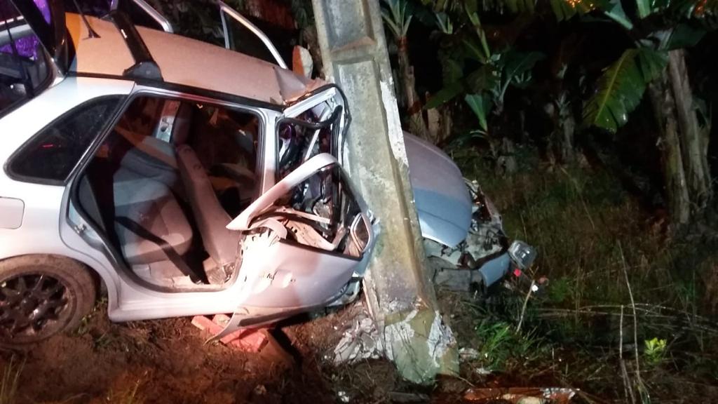 Jovem fica preso nas ferragens após acidente de carro no centro da Capital  - O Estado Online