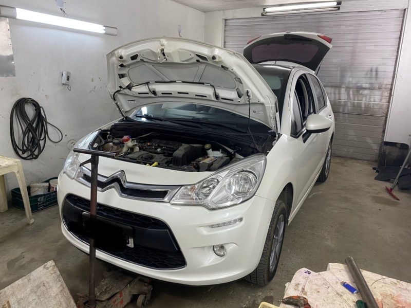 Carro que havia sido roubado foi encontrado em desmanche ilegal de Joinville