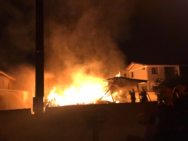 Inc&ecirc;ndio deixou casa totalmente destru&iacute;da em Gaspar na noite deste domingo (31) – Foto: Divulga&ccedil;&atilde;o/CBMSC/ND