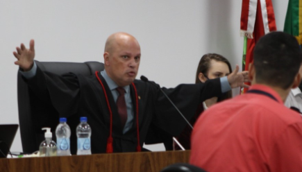 Sess&atilde;o do Tribunal do J&uacute;ri foi realizada nesta ter&ccedil;a-feira, em Joinville – Foto: Bianor Rosa/MPSC/Divulga&ccedil;&atilde;o/ND