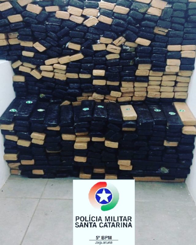 Maconha estava dividida em dezenas de tabletes e foi avaliada em R$ 500 mil – Foto: Divulga&ccedil;&atilde;o/ND
