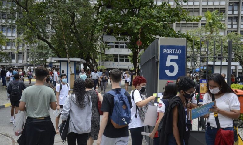 Professora d&aacute; dicas de reda&ccedil;&atilde;o para alunos que v&atilde;o realizar a prova do Enem – Foto: Tomaz Silva/Ag&ecirc;ncia Brasil/ND