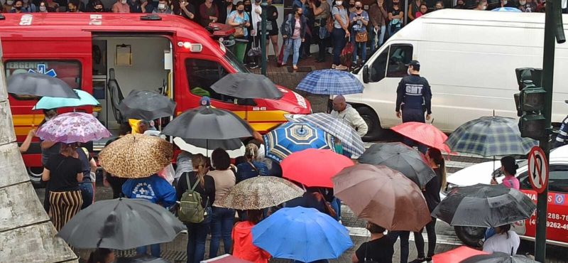 A manifesta&ccedil;&atilde;o ocorreu no in&iacute;cio da tarde desta quinta-feira(18), uma idosa foi atropelada e atendida no local pelo Corpo de Bombeiros. – Foto: Divulga&ccedil;&atilde;o