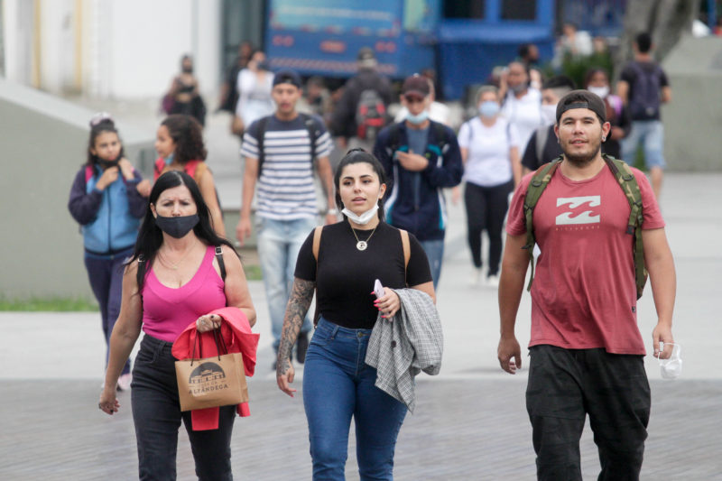 O secretário municipal de saúde, Carlos Alberto Justo da Silva, orientou que o uso de máscaras seja mantido por pessoas que não completaram o ciclo vacinal &#8211; Foto: Leo Munhoz/ND