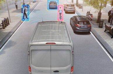 Ford Transit Minibus é equipado com assistente de frenagem com detecção de pedestres – Foto: Divulgação/Ford