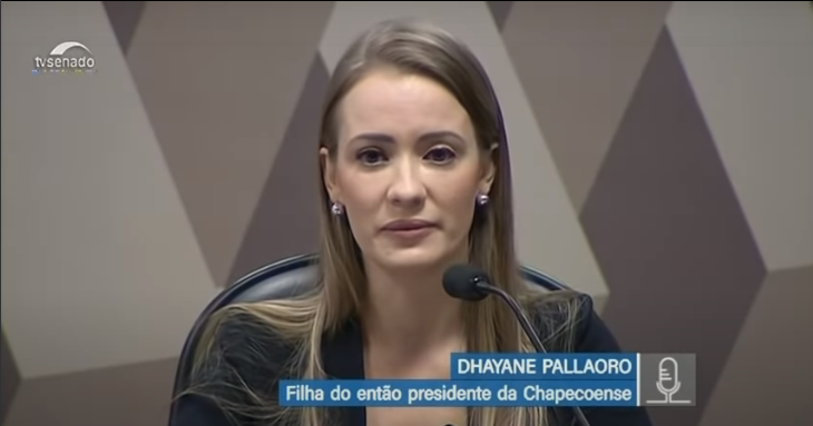 Dhayane Pallaoro participando de audiência da CPI da Chapecoense — Foto: TV Senado/Divulgação/ND