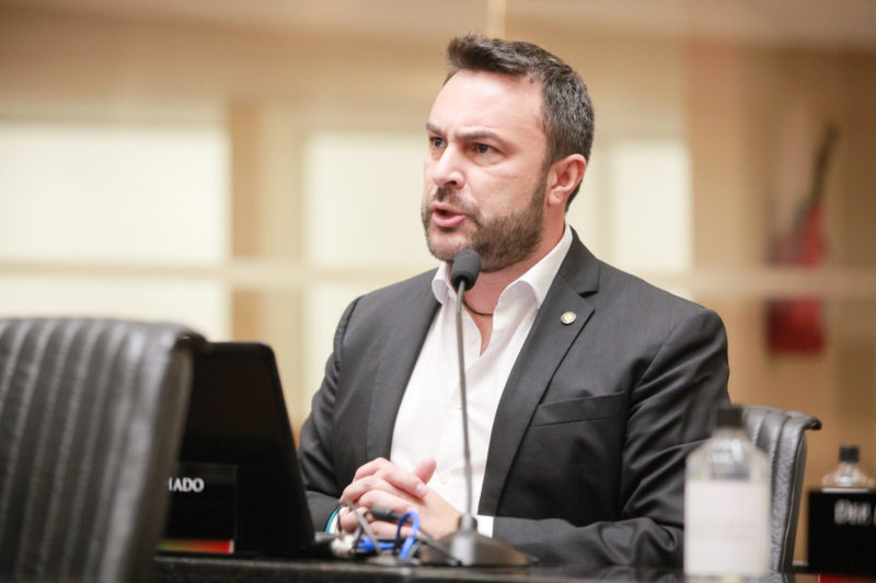 Deputado pede diligências sobre PL de identificação de indivíduos por sexo biológico em SC
