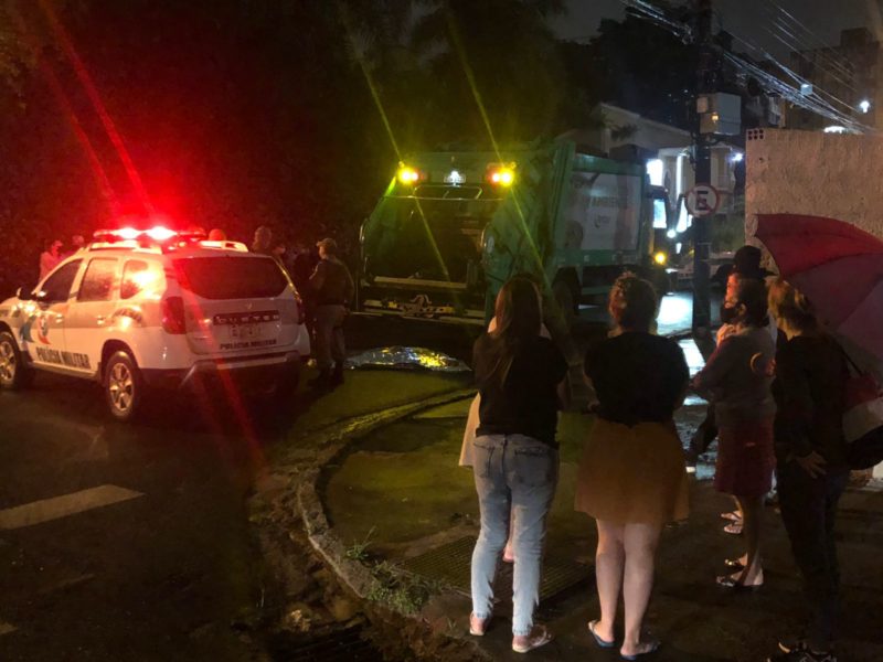 Mulher morre ap&oacute;s ser atropelada por caminh&atilde;o de lixo em Crici&uacute;ma – Foto: Divulga&ccedil;&atilde;o/Georgia Gava/ND