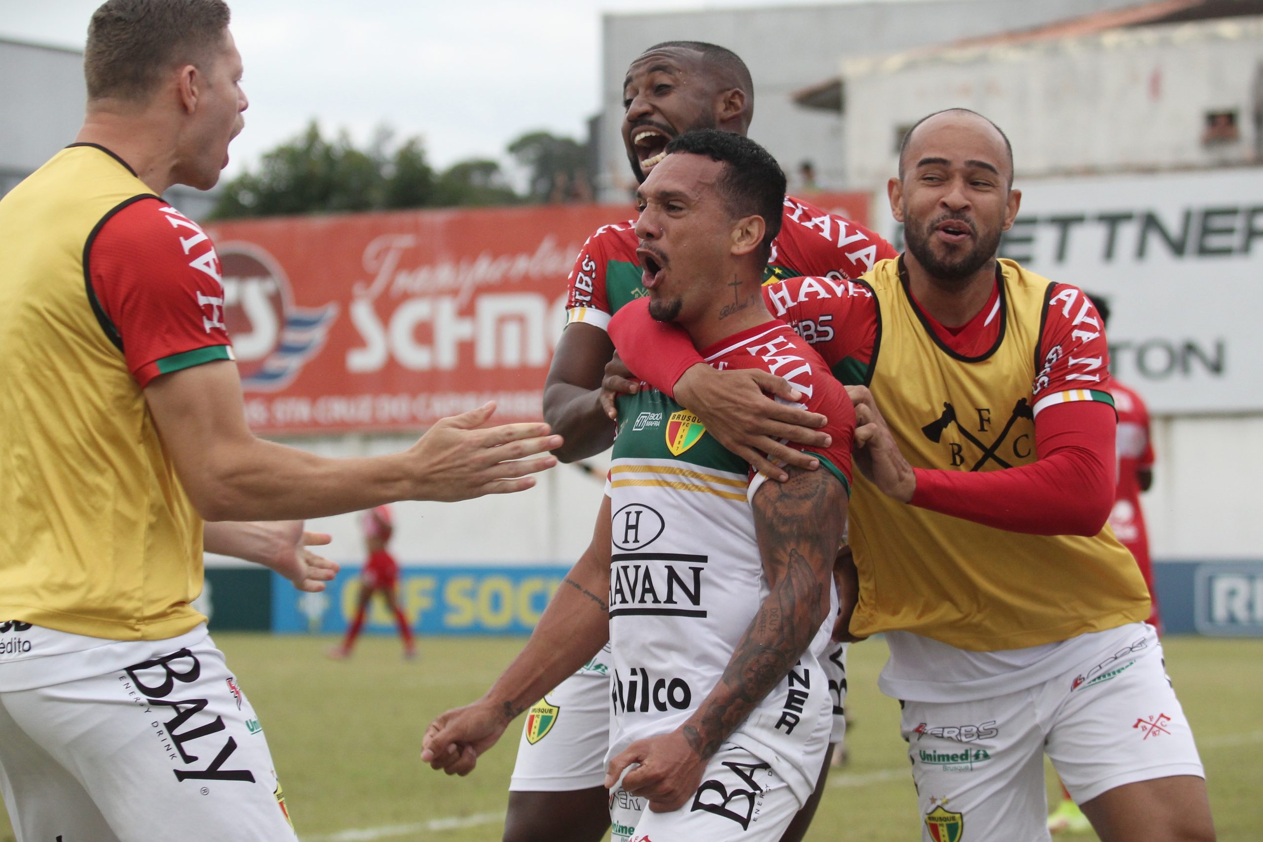 Com golaço de Foguinho, Chapecoense vence o CRB