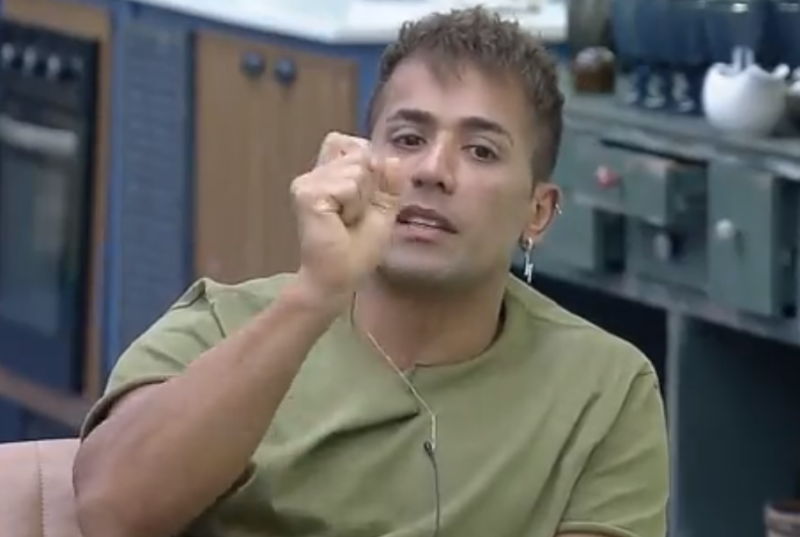 Tiago se revolta com papo de Gui Araujo na Fazenda 