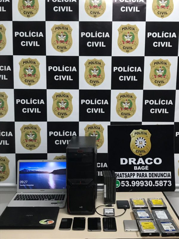 Professor foi preso por abuso de menor e por armazenar e compartilhar materiais pornográficos, que acabaram apreendidos